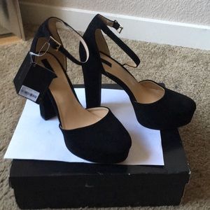 Forever 21 chunky black platform 👠